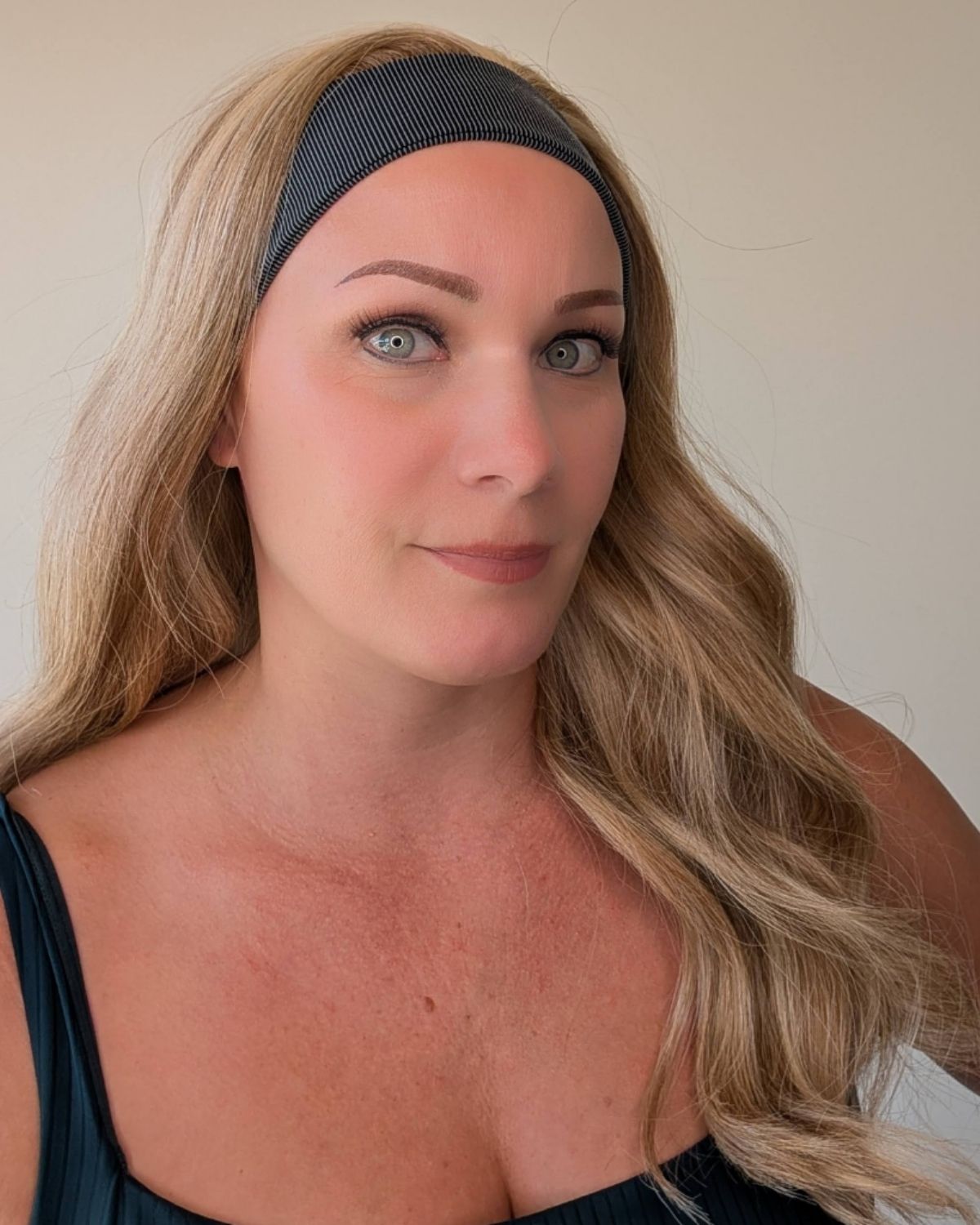 sport wig beige blonde