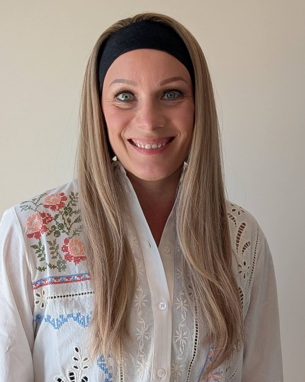 sport wig dark blonde