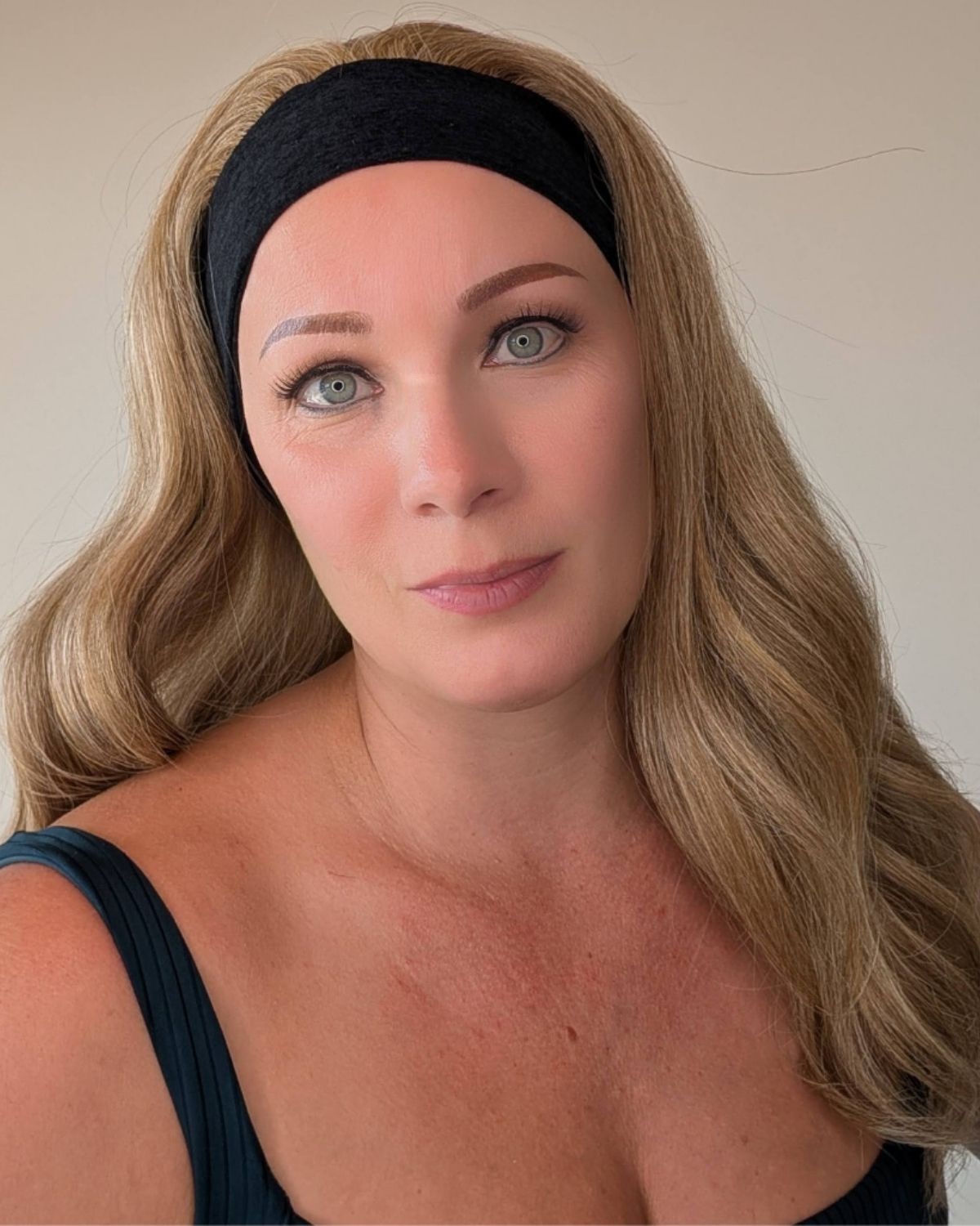 sport wig dark blonde